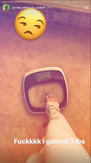 Kendra Wilkinson feet photo thumbnail