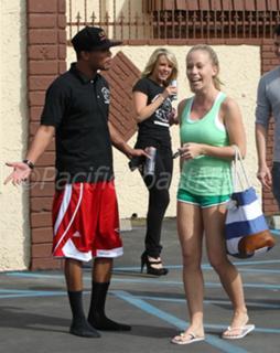 Kendra Wilkinson feet photo thumbnail