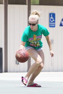 Kendra Wilkinson feet photo thumbnail