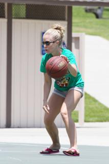 Kendra Wilkinson feet photo thumbnail