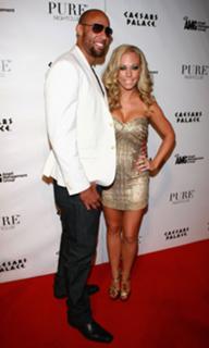 Kendra Wilkinson feet photo thumbnail