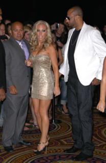 Kendra Wilkinson feet photo thumbnail