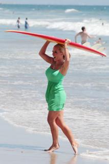 Kendra Wilkinson feet photo thumbnail