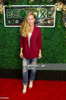 Kendra Wilkinson feet photo thumbnail
