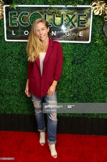 Kendra Wilkinson feet photo thumbnail