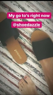 Kendra Wilkinson feet photo thumbnail