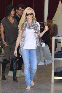 Kendra Wilkinson feet photo thumbnail