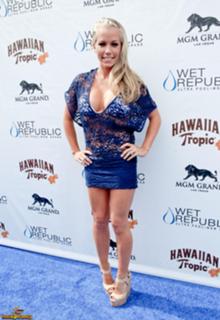 Kendra Wilkinson feet photo thumbnail