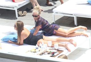 Kendra Wilkinson feet photo thumbnail