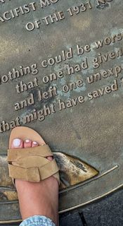 Kendra Wilkinson feet photo thumbnail