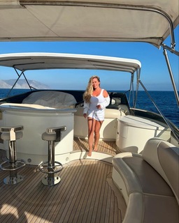Kendra Wilkinson feet photo thumbnail