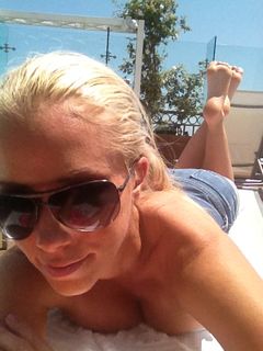 Kendra Wilkinson feet photo 2