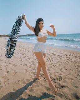 Kenia Os feet photo thumbnail