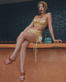 Kenia Os feet photo thumbnail