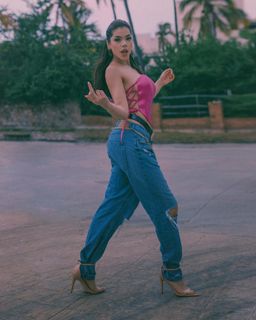 Kenia Os feet photo thumbnail