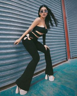 Kenia Os feet photo thumbnail