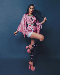 Kenia Os feet photo thumbnail