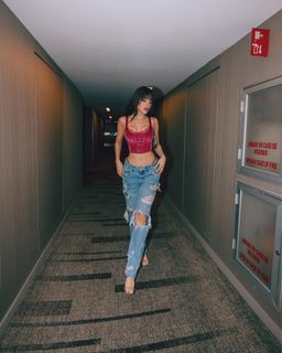 Kenia Os feet photo thumbnail