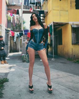 Kenia Os feet photo thumbnail