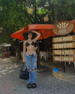 Kenia Os feet photo thumbnail