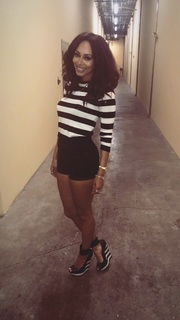 Keri Hilson feet photo thumbnail