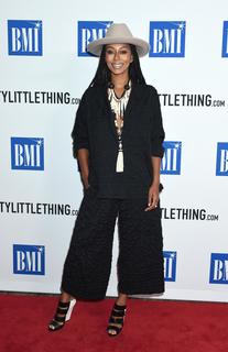 Keri Hilson feet photo thumbnail