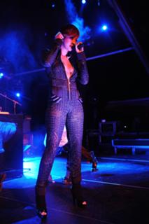 Keri Hilson feet photo thumbnail