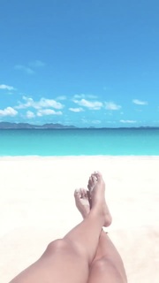 Keri Hilson feet photo thumbnail