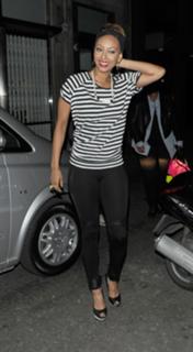 Keri Hilson feet photo thumbnail