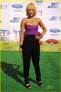 Keri Hilson feet photo thumbnail