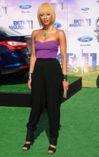Keri Hilson feet photo thumbnail