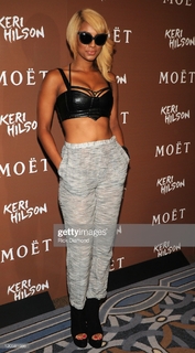 Keri Hilson feet photo thumbnail