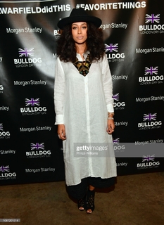 Keri Hilson feet photo thumbnail