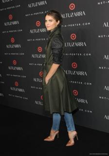 Keri Russell feet photo thumbnail