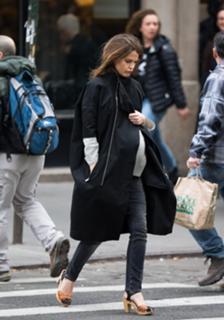 Keri Russell feet photo thumbnail