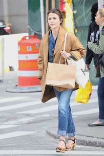 Keri Russell feet photo thumbnail