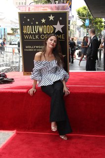 Keri Russell feet photo thumbnail