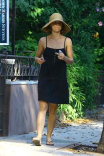 Keri Russell feet photo thumbnail