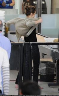 Keri Russell feet photo thumbnail
