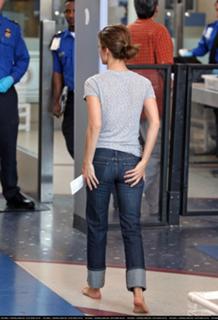Keri Russell feet photo thumbnail