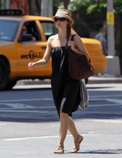 Keri Russell feet photo thumbnail