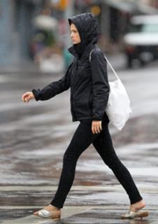 Keri Russell feet photo thumbnail