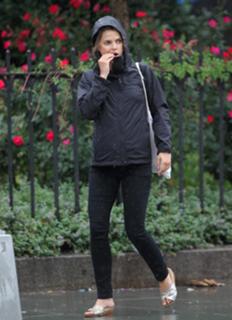 Keri Russell feet photo thumbnail