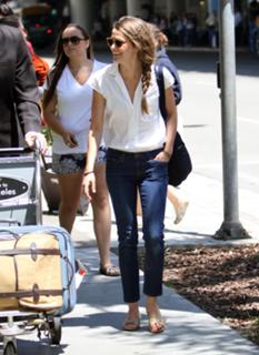 Keri Russell feet photo thumbnail