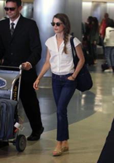 Keri Russell feet photo thumbnail