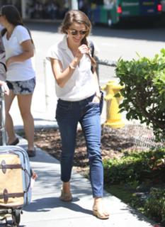 Keri Russell feet photo thumbnail