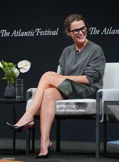 Keri Russell feet photo thumbnail