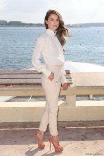 Keri Russell feet photo thumbnail