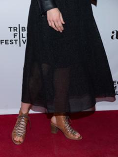 Kerry Bishé feet photo thumbnail