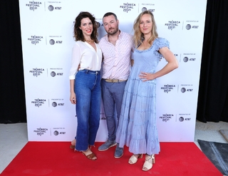 Kerry Bishé feet photo thumbnail